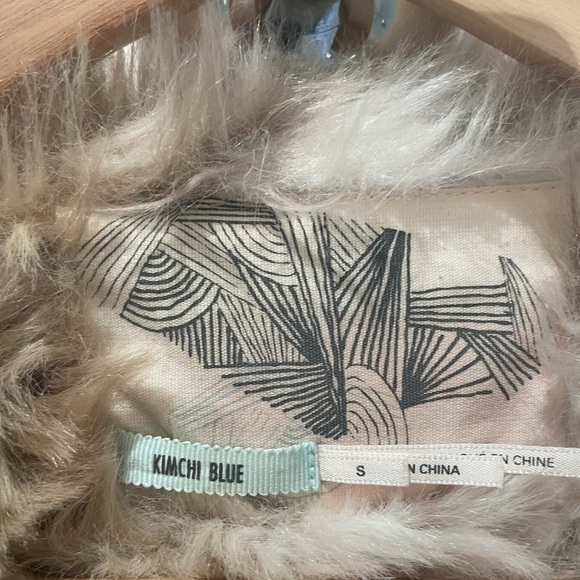 Urban Outfitters faux fur - Picture 3 of 5